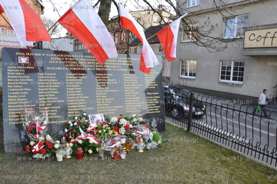 Koscierzyna - pamiatkowa tablica poswiecona ofiarom...
