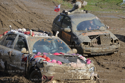 ZYWE TRUPY GRASOWAŁY W KOLIBKACH. Kolejna 14. juz...