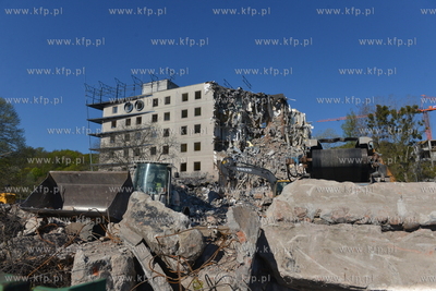 Gdynia, ul. Kielecka. Wyburzane dawnej siedziby banku...