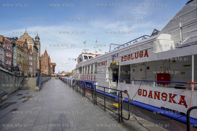 Gdańsk. Statek Żeglugi Gdańskiej na Motławie przy...