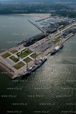 Gdynia w przeddzien Zlotu Zaglowcow 28.06.2009 fot....