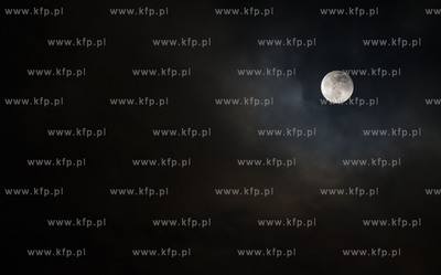 Super księżyc nad Dobrzewinem, wieś na Kaszubach...