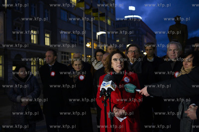 Gdynia. Briefing prasowy kandydatki na Prezydenta RP...