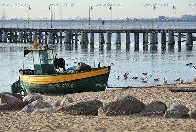Gdynia, Orlowo. Kuter rybacki ORL-3 w przystani rybackiej....