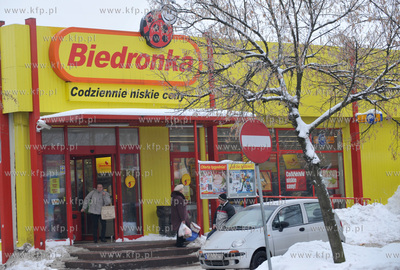 Sklep Biedronki na ul. Dworcowej w Kartuzach. 19.01.2010...