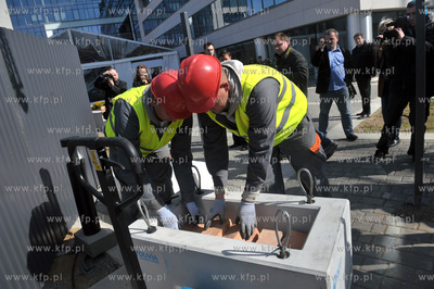 Uroczyste poswiecenie i wmurowanie kamienia wegielnego...