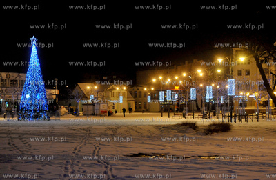 Plac Przyjaciol Sopotu w Sopocie w zimowo nocnej scenerii....
