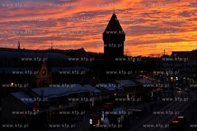 Zachod slonca nad Gdanskiem i ul. Podwale Staromiejskie,...