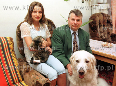 Bogdan Borusewicz z corka Kinga kotkiem Pati i psem...