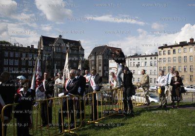 Gdansk. Plac Solidarnosci. Uroczysta msza sw. z okazji...