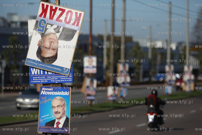 Gdynia. Wybory do sejmu i senatu. Nz. plakaty wyborcze...