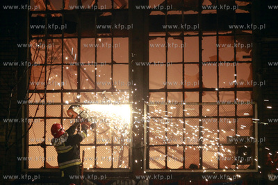 Gdansk. Pozar znajdujacej sie na terenie Stoczni Gdanskiej...