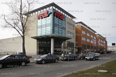 Centrum handlowe Real na gdanskim Przymorzu.
27.03.2012
fot....