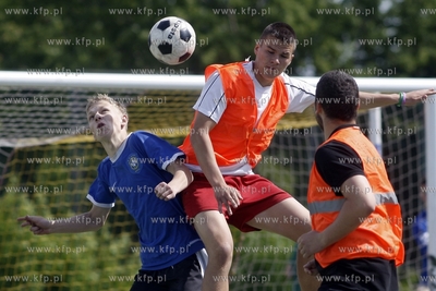 Gdansk Zaspa. Pilkarski turniej dzikich druzyn Do przerwy...