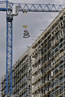 Uroczyste zawieszenie wiechy na modernizowanym biurowcu...