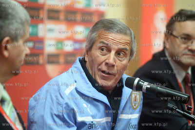 Gdansk. PGE Arena. Nz trener reprezentacji Urugwaju...
