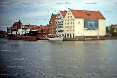 Statek muzeum Soldek i zaglowiec General Zaruski cumujace...