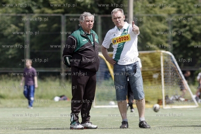 Gdansk Zaspa. Pilkarski turniej dzikich druzyn Do przerwy...