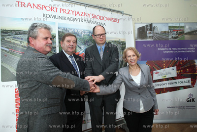 Urzad Miejski w Gdansku. Podpisanie umowy na budowe...