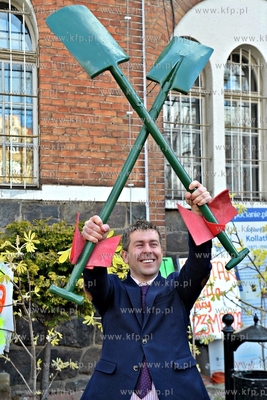 Urzad Miasta  w Sopocie. Happening dotyczacy remontu...