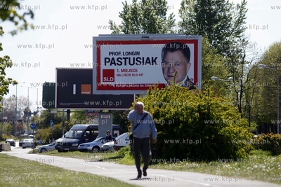 Billboard wyborczy Longina Pastusiaka z Sojuszu Lewicy...