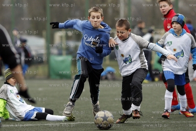 Gdansk Zaspa. Pilkarski turniej dzikich druzyn Do przerwy...