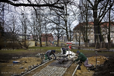 Budowa pomnika upamiętniającego tragiczną smierć...