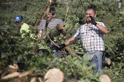 Skutki nawałnicy, która z piątku na sobotę przeszła...