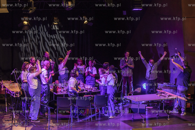 Festiwal Świat Mało Znany. Koncert zespołu Caritas...