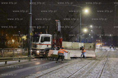 Most Siennicki.został zamknięty dla ruchu kołowego,...