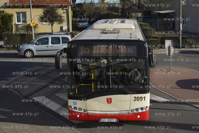 Suchanino. Autobus linii 115 na ul. Powstańców Warszawskich....