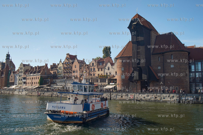 Prom Motława pływający między Żyrawiem a Narodowym...