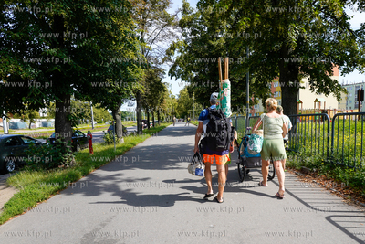 Wakacje w Gdańsku. Plaża w okolicy molo w Brzeźnie....