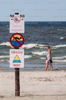 Tłum na plaży w Łebie. 20.07.2019 / fot. Anna Rezulak...