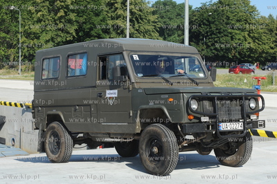 Port wojenny Gdynia Oksywie. 32 zolnierzy i 13 pojazdow...