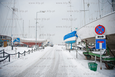 Gdynia. Zima w porcie jachtowym. Niskie temperatury...