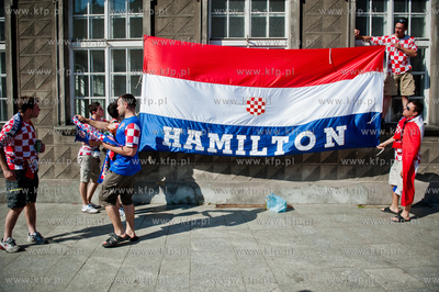 Gdansk. Ulica Dluga. Chorwaccy kibice na ulicach Glownego...