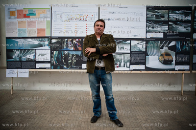 Gdynia. Magazyn Tranzytowy Dworca Morskiego. Ogloszenie...