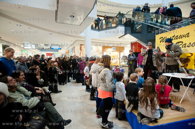 Gdansk. Galeria Baltycka. Obchody swiatowego dnia kota....
