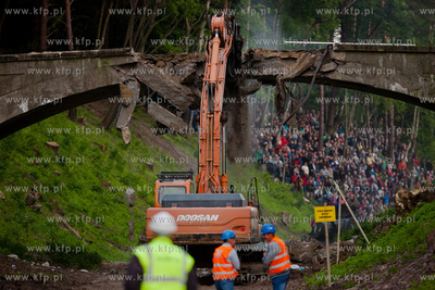 Wyburzanie Mostku Weisera na gdanskiej Strzyzy. 05.06.2013...