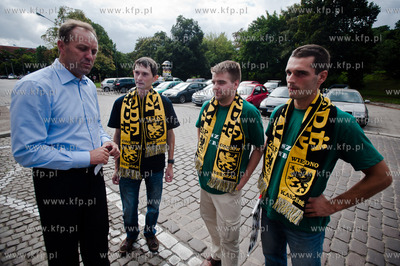 Gdansk. Parking przed Urzedem Marszalkowskim. Marszalek...