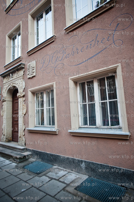 Gdansk. Odremontowane, nowo pomalowane kamieniczki...