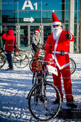 Gdansk. Parking pod Ergo Arena. Coroczna akcja Mikolaje...