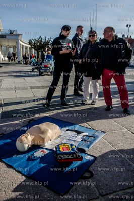 Sopot. Plac przed wejsciem na molo. Zielona Godzina...