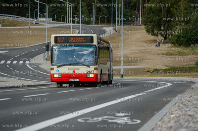 Gdansk. Nowo otwarta droga dojazdowa do przystanku...