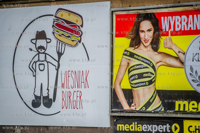 Chojnice. Znajdujace sie obok siebie reklamy Wiesniak...