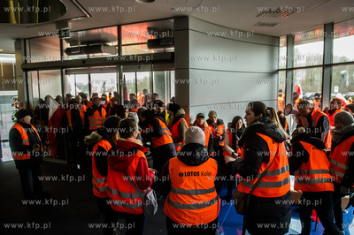 Gdańsk. Protest pracowników Spółki Lotos Kolej,...
