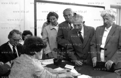 Pierwsze wolne wybory parlamentarne w Polsce - nz glosowanie...