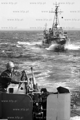 Manewry Marynarki Wojennej na wodach Baltyku. 
27.05.1975
6maj75_z.kosycarz_p56
Fot....