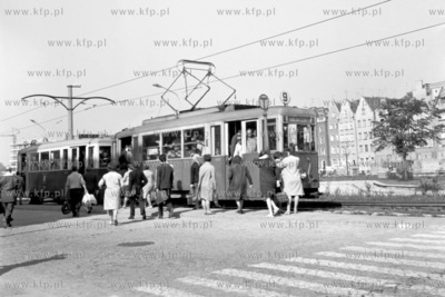 Przystanek tramwajowy na al. Leningradzkiej ( obecnie...